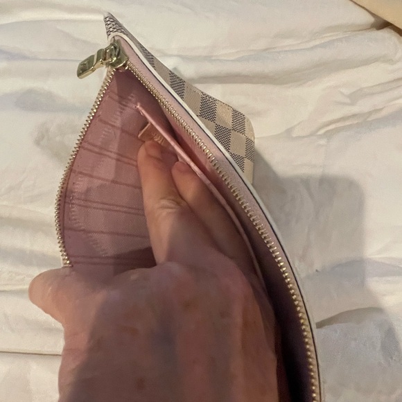 Louis Vuitton NEW Pouchette - Picture 3 of 6